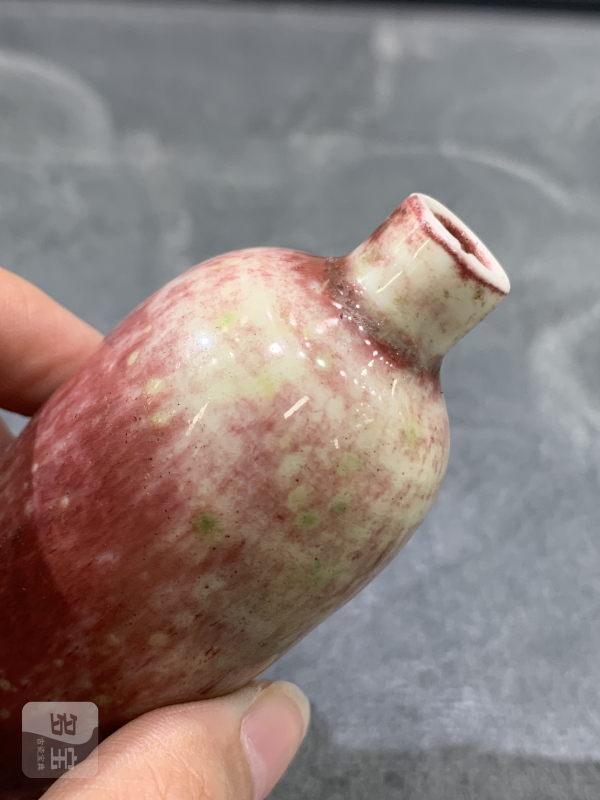 清康熙豇豆红釉鼻烟壶 - 图7